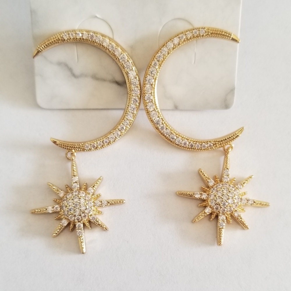 🛑⬇️one day sale 🛑Star & Moon Earrings - Picture 3 of 4